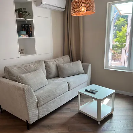 Apartman Lazur - 10min Walk To Burgasz