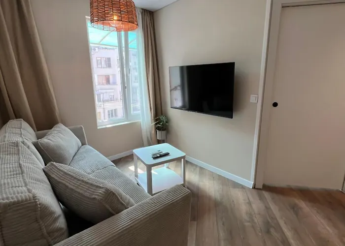 Lazur - 10min Walk To * Burgas