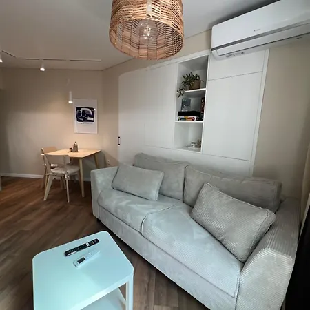 Апартамент Lazur - 10min Walk To
